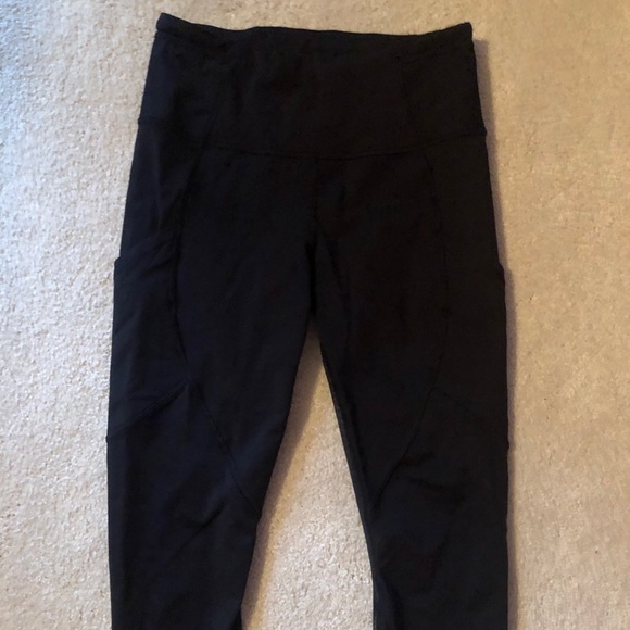 Cropped black lululemon leggings - Picture 3 of 3